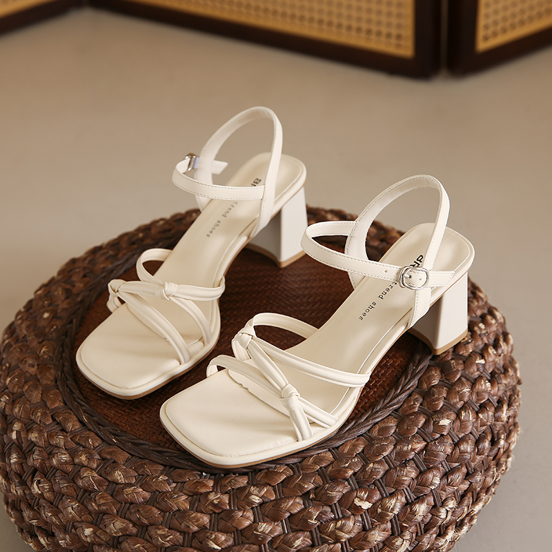 Silver Beautiful High Heels 20 - مراجعة Women Fashion Trend 2025 وسعره