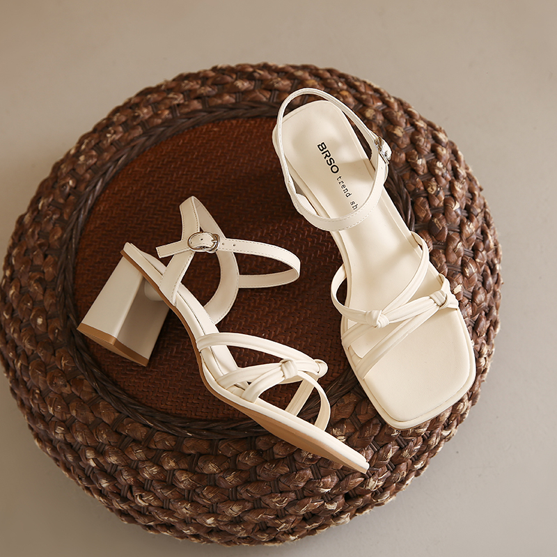 Silver Beautiful High Heels 20 - مراجعة Women Fashion Trend 2025 وسعره